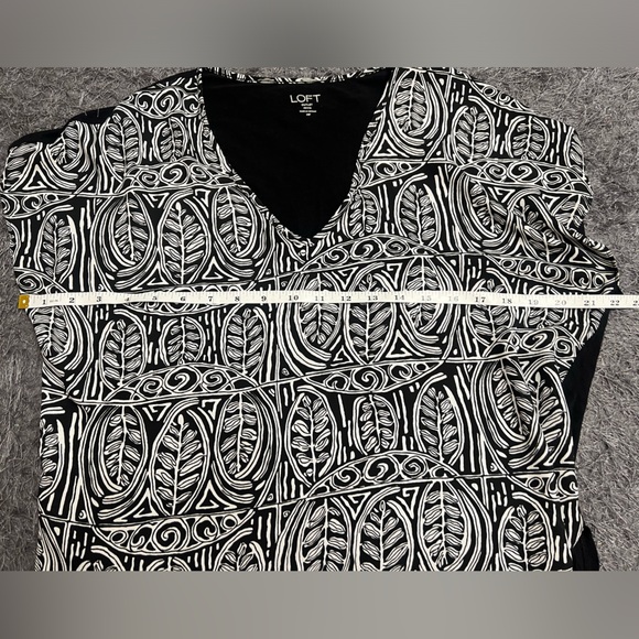 Loft Black & White Patterned Blouse! - Picture 9 of 13